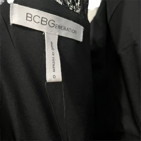 BCBGeneration LBD Dress Women’s Lace Neckline Keyhole Back Fit and Flare SZ 0 - Picture 10 of 12